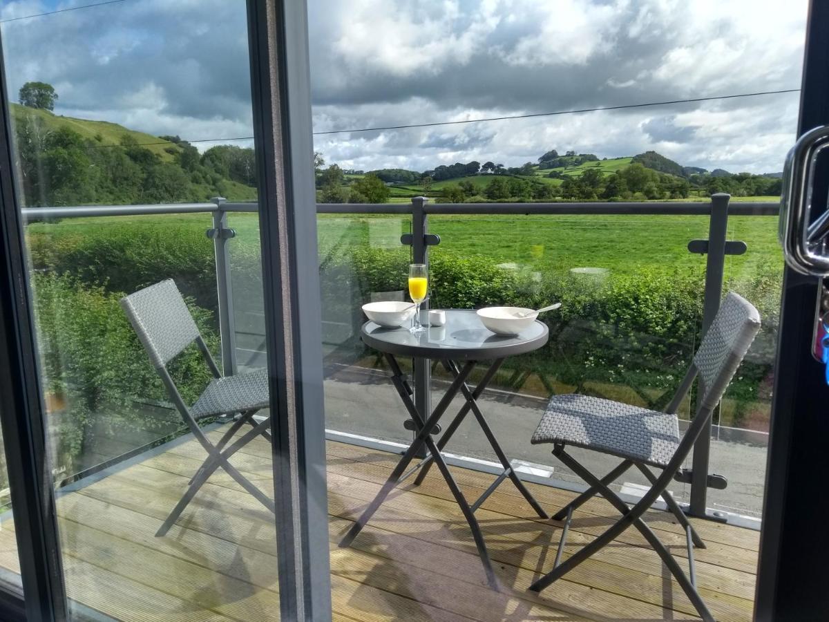 Gerycastell Luxury Holiday Apartment With Stunning Views & Ev Station Point Carmarthen Kültér fotó