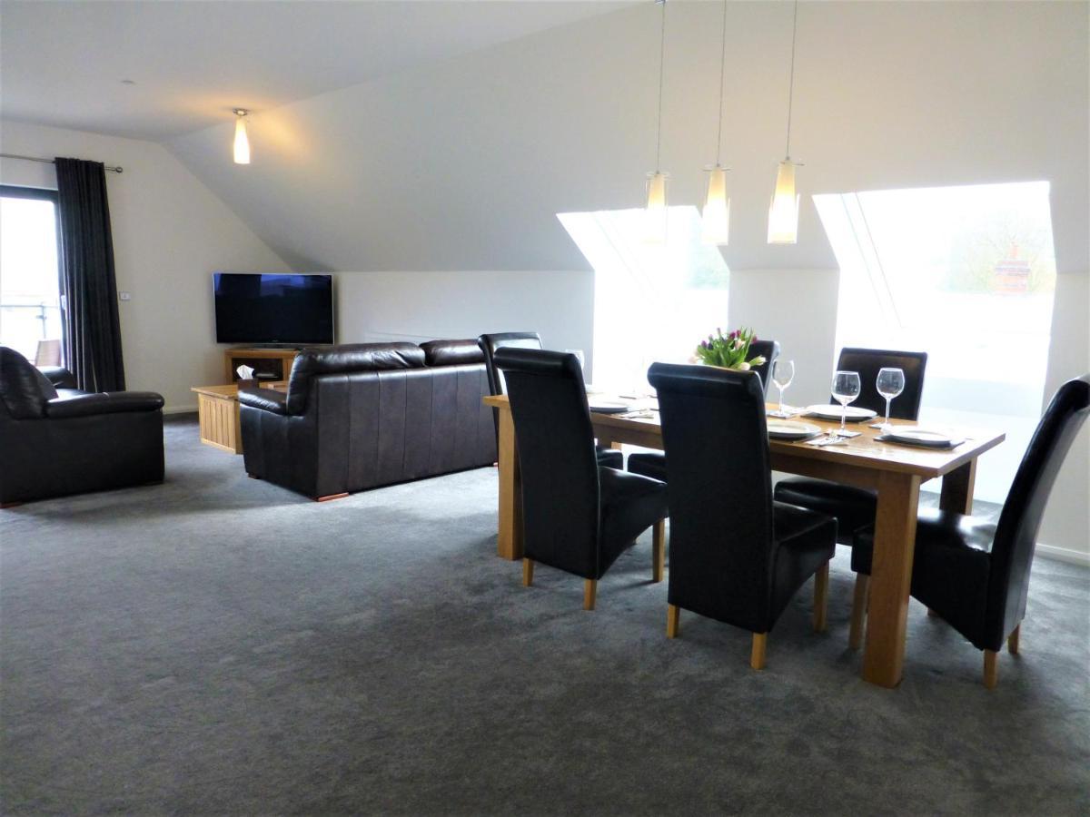 Gerycastell Luxury Holiday Apartment With Stunning Views & Ev Station Point Carmarthen Kültér fotó